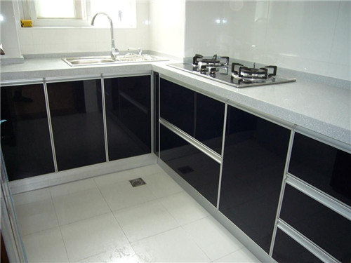 櫥柜用晶鋼門好嗎？且看晶鋼門櫥柜的優(yōu)缺點分析！