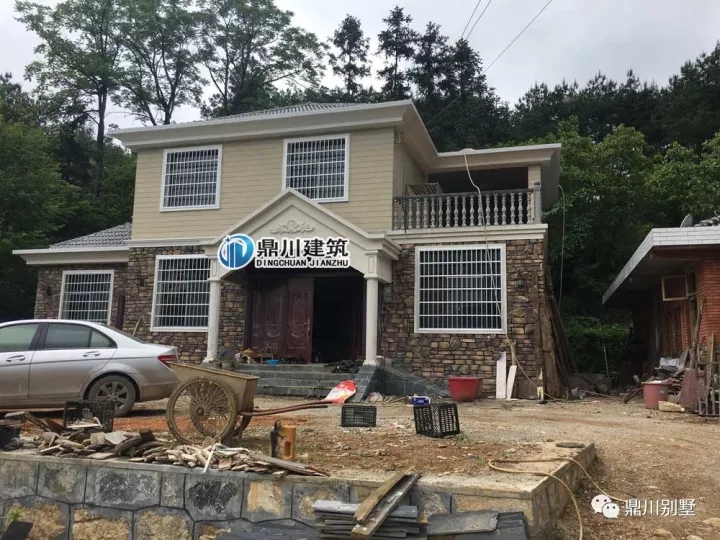 二層的實用小別墅