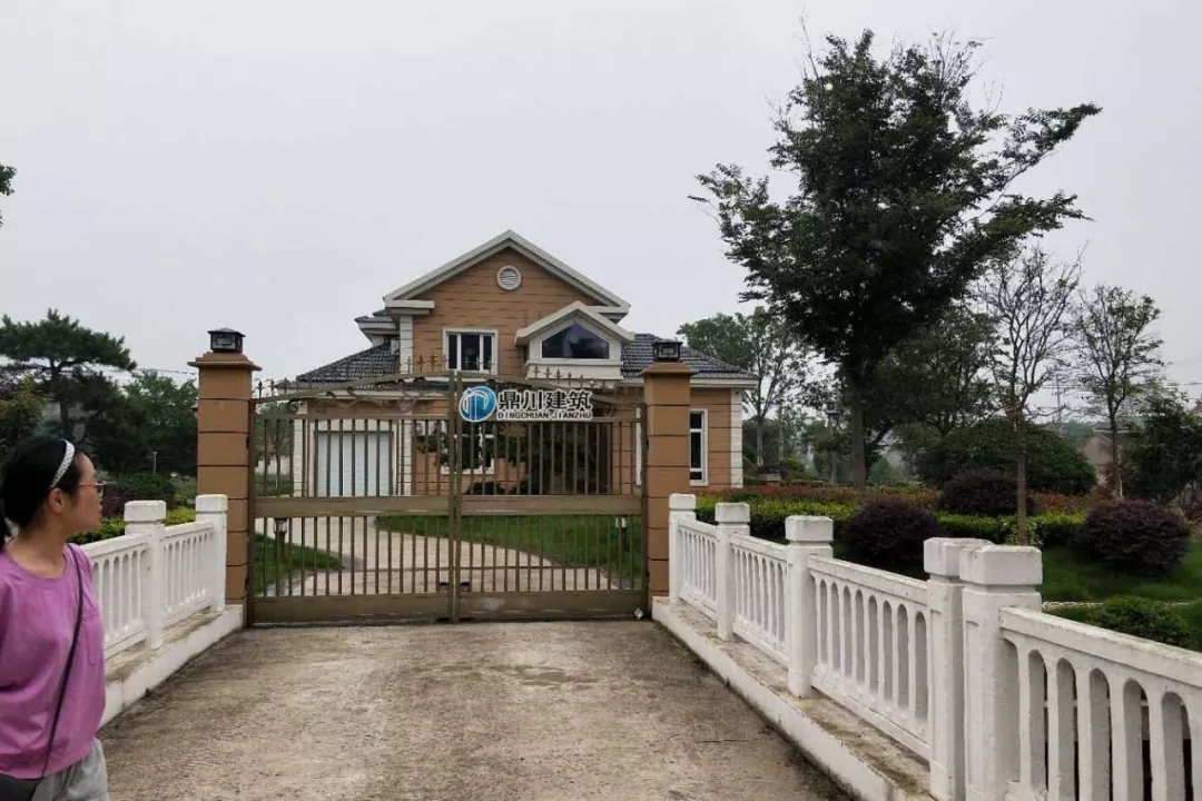 在農(nóng)村照這樣建一款經(jīng)典浪漫的美式小別墅，花草庭院皆相宜！