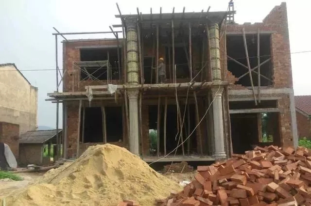 農(nóng)村自建房巧用羅馬柱，讓房子高端大氣還不貴！