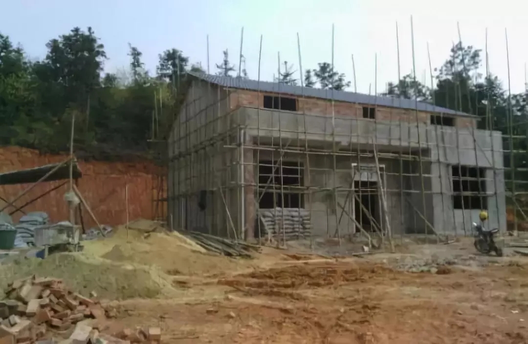 這才叫享福！網(wǎng)友分享兄弟姐妹眾力給老母親農(nóng)村自建房過程！